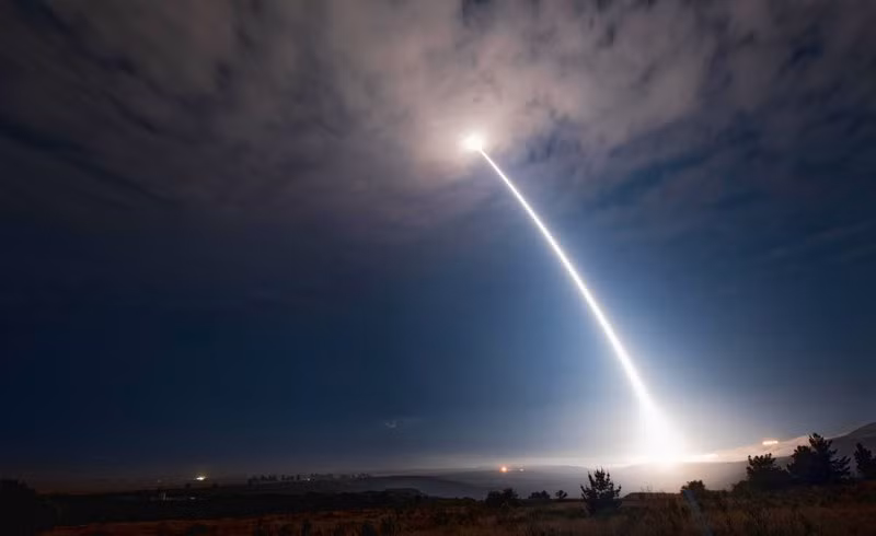 Vụ phóng tên lửa ICBM xuyên lục địa của Mỹ cảnh báo Bắc Triều Tiên - ảnh AP
