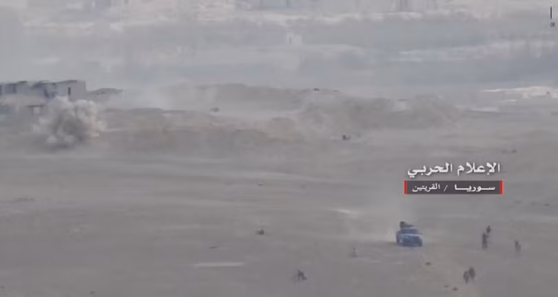 Quân đội Syria tiến công trên chiến trường dọc tuyến đường Al-Sukhnah - Mayadeen - ảnh video South Front