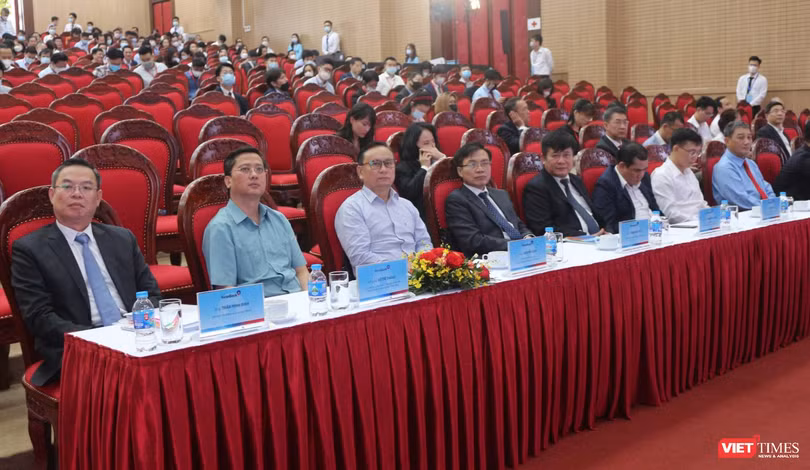 Dàn lãnh đạo VietinBank có mặt tại AGM 2023. Ngoài cùng, bên tay trái, là ông Trần Minh Bình - Chủ tịch HĐQT VietinBank. Dàn lãnh đạo VietinBank có mặt tại AGM 2023. Ngoài cùng, bên tay trái, là ông Trần Minh Bình - Chủ tịch HĐQT VietinBank.