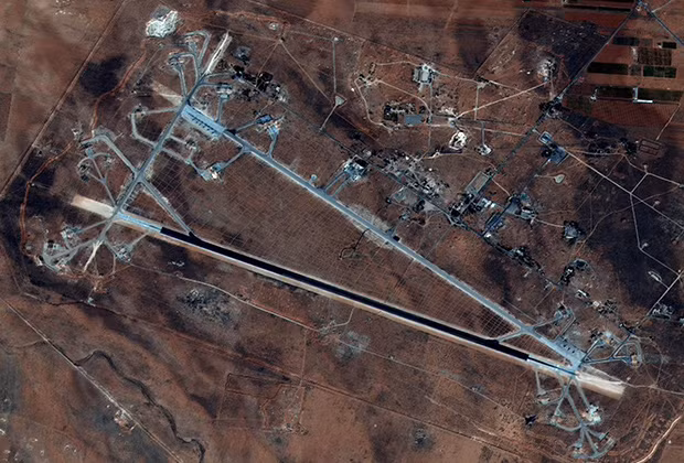 Sân bay quân sự Syria sau cuộc tập kích bằng tên lửa Tomahawks