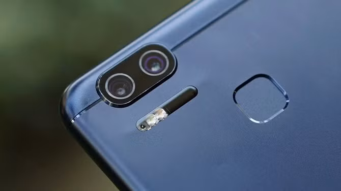 Cận cảnh ASUS ZenFone 3 Zoom: camera kép, pin 5000 mAh ảnh 2 Cận cảnh ASUS ZenFone 3 Zoom: camera kép, pin 5000 mAh ảnh 2