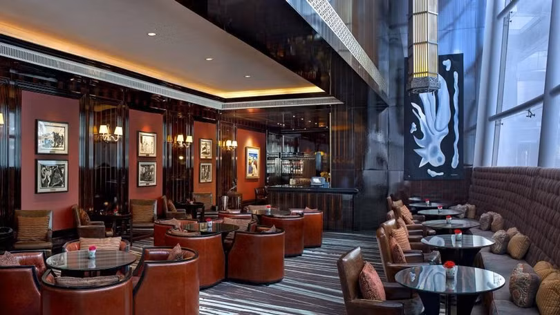 Astor Bar nằm trong St. Regis Singapore là quán Bar whisky hàng đầu tại Singapore. Ảnh Independent