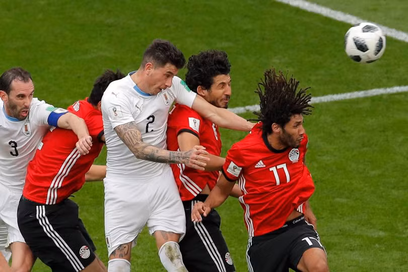 Jose Gimenez đánh đầu dũng mãnh giúp Uruguay dành trọn 3 điểm. Ảnh: TheStar Jose Gimenez đánh đầu dũng mãnh giúp Uruguay dành trọn 3 điểm. Ảnh: TheStar