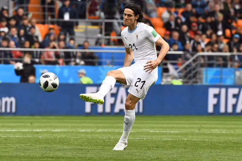 Cavani tỏ ra khá vô duyên trong trận đấu với Ai Cập. Ảnh: Independent Cavani tỏ ra khá vô duyên trong trận đấu với Ai Cập. Ảnh: Independent