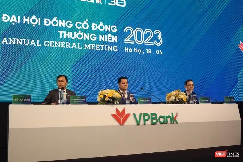 AGM 2023 của VPBank: Tham gia tái cơ cấu TCTD yếu kém, tự tin mục tiêu lợi nhuận tỉ USD ảnh 13