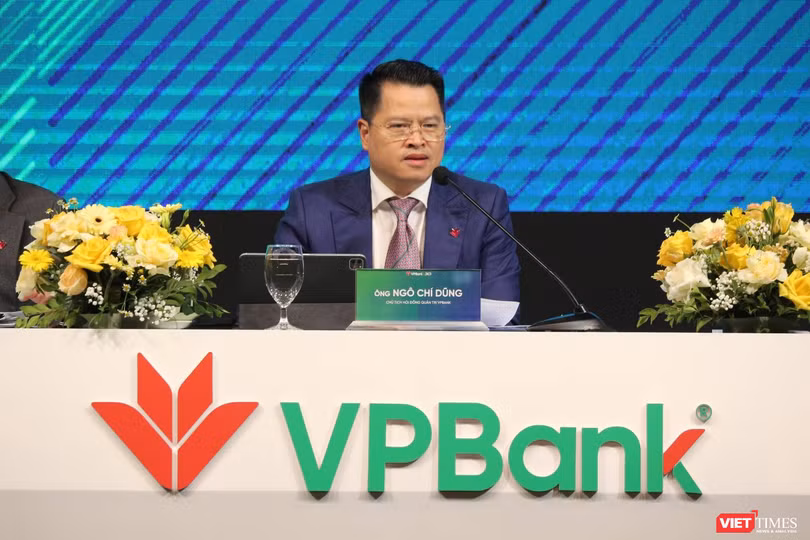AGM 2023 của VPBank: Tham gia tái cơ cấu TCTD yếu kém, tự tin mục tiêu lợi nhuận tỉ USD ảnh 28