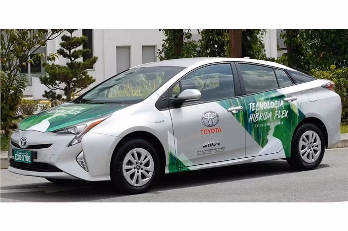 Toyota ra mắt xe chạy bằng nhiên liệu linh hoạt tại Ấn Độ ngày 28/9. Ảnh AutoCar India