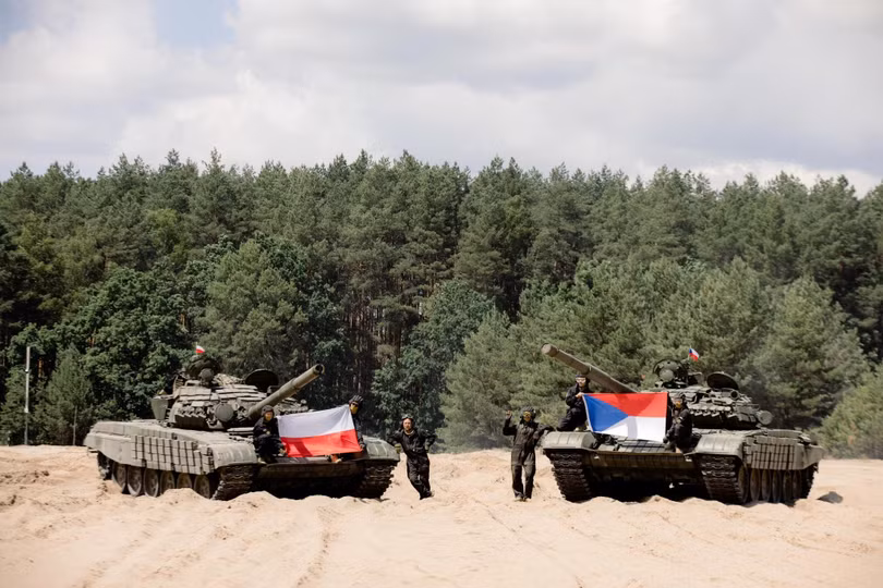 Những chiếc tăng T-72 sẽ được Hà Lan, Séc và Mỹ cung cấp cho Ukraine. Ảnh Military Ukraine.