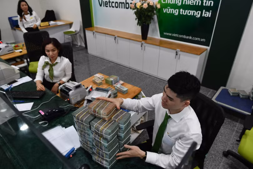 Vị thế dẫn đầu về vốn điều lệ của nhóm ngân hàng quốc doanh có thể bị phá vỡ trong năm nay. Ảnh: Hoàng Hà.