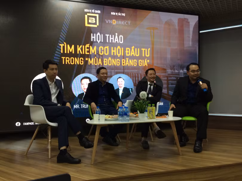 Các diễn giả đã có nhiều chia sẻ thú vị tại Hội thảo Tìm kiếm cơ hội đầu tư trong “mùa đông băng giá” ngày 8/12/2018 (Ảnh: P.D) Các diễn giả đã có nhiều chia sẻ thú vị tại Hội thảo Tìm kiếm cơ hội đầu tư trong “mùa đông băng giá” ngày 8/12/2018 (Ảnh: P.D)