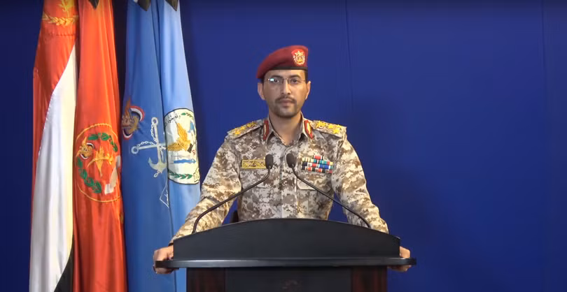 Phát ngôn viên lực lượng kháng chiến Yemen, thiếu tướng Yahya Sari thông báo về chiến thắng của Houthi. Ảnh South Front