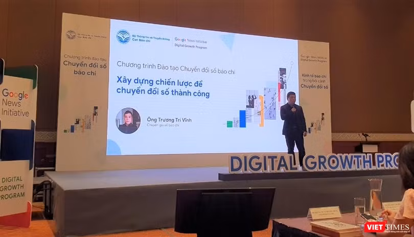 Ông Trương Trí Vĩnh - chuyên gia về báo chí - phát biểu tại Chương trình đào tạo Chuyển đổi số báo chí