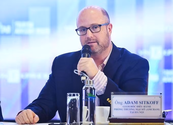 Ông Adam Sitkoff, Giám đốc điều hành Phòng Thương mại Hoa Kỳ (AmCham) tại Hà Nội. Ông Adam Sitkoff, Giám đốc điều hành Phòng Thương mại Hoa Kỳ (AmCham) tại Hà Nội.
