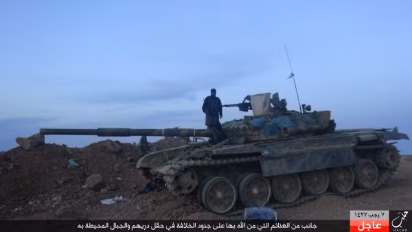 xe tăng T-72 do IS chiếm được