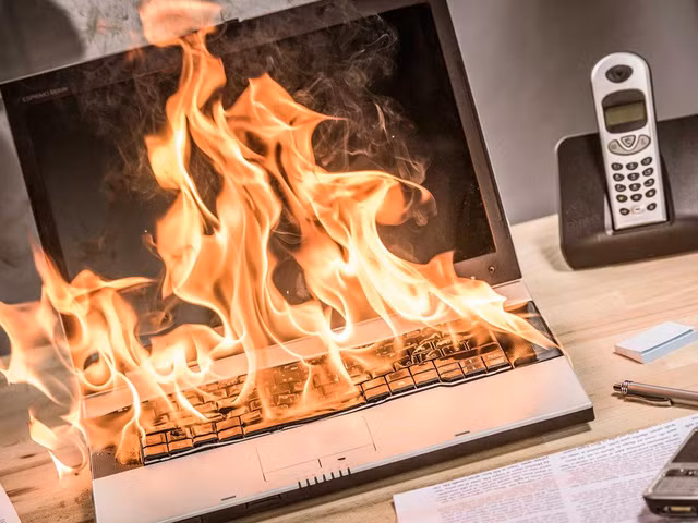 Chỉ với 1 dòng code cực đơn giản, thanh niên này đã hủy diệt cả công ty nơi mình làm việc 