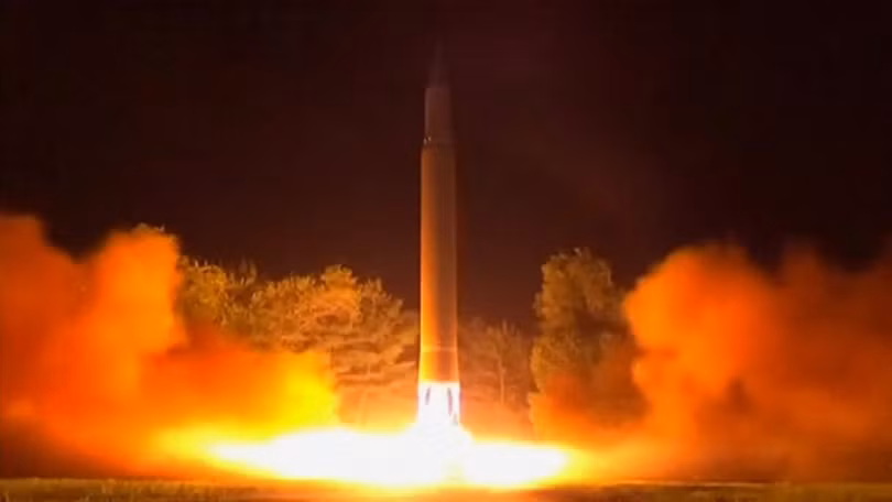 Cận cảnh một vụ phóng tên lửa đạn đạo ICBM Bắc Triều Tiên - ảnh minh họa The Washington Post