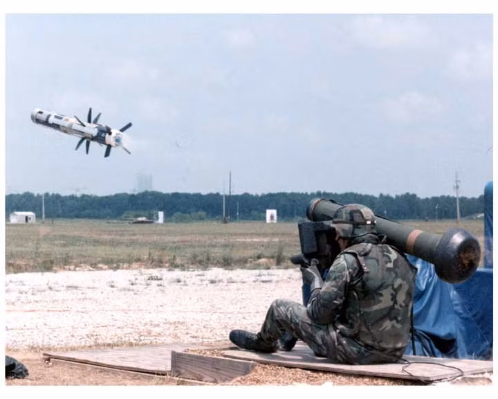FGM-148 Javelin là tổ hợp tên lửa chống tăng mang vác do Raytheon và Lockheed Martin hợp tác thiết kế, sản xuất.