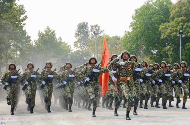 Hàng chục nghìn người tổng duyệt mít tinh mừng lễ 30/4