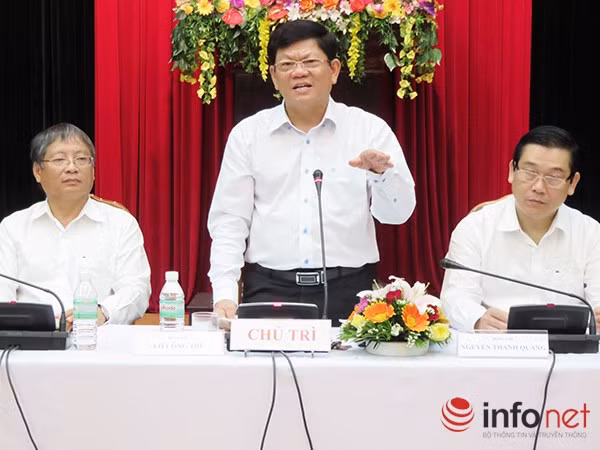 Ông Võ Công Trí, Phó Bí thư Thường trực Thành ủy Đà Nẵng trả lời báo chí tại cuộc họp báo ngày 9/10 (Ảnh: HC)