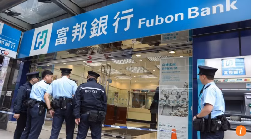 Cảnh sát Hong Kong điều tra vụ cướp ngân hàng Fubon tại Tsim Sha Tsui xảy ra vào tháng 12/2016. Việc ứng dụng công nghệ nhận diện qua giọng nói chắc sẽ giúp quá trình phá án nhanh hơn. Ảnh Nora Tam. 