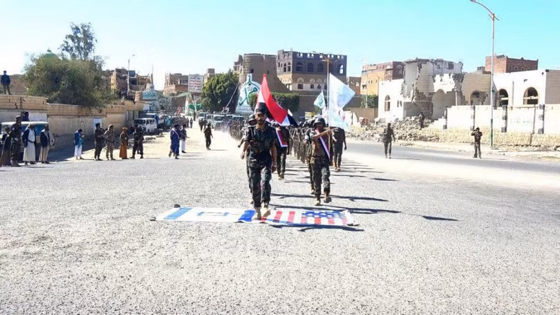 Các chiến binh phong trào Houthi trong thành phố cảng al-Hudaydah, phía tây Yemen.