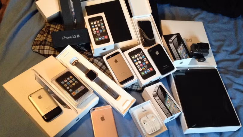 Từ khi ra mắt vào năm 2007, những chiếc iPhone đã được liệt vào danh sách nhận biết người giàu của NBER. Ảnh: Twitter