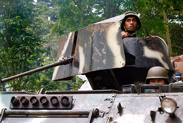 Xe thiết giáp quân đội Philippines trên thành phố Marawi