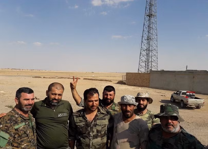 Binh sĩ quân đội Syria trên khu vực thị trấn Resafa vừa giải phóng