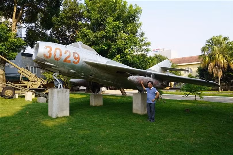Chiếc "én bạc" từng không chiến trên bầu trời Hàm Rồng ( 3-4/4/1965) hiện trưng bày tại Bảo tàng Thanh Hóa Chiếc "én bạc" từng không chiến trên bầu trời Hàm Rồng ( 3-4/4/1965) hiện trưng bày tại Bảo tàng Thanh Hóa