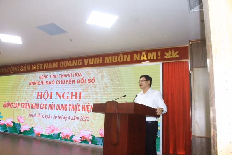 Phó chủ tịch UBND tỉnh, Phó ban Thường trực Ban chỉ đạo chuyển đổi số tỉnh Thanh Hóa phát biểu tại hội nghị