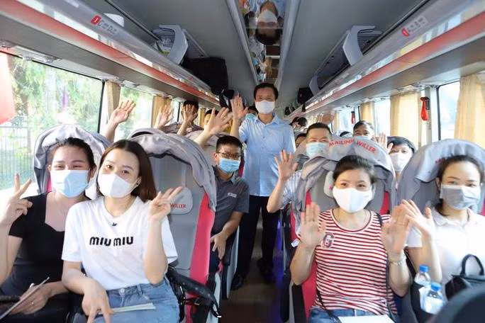 Vì miền Nam ruột thịt, tạm biệt quê hương chúng tôi lên đường Vì miền Nam ruột thịt, tạm biệt quê hương chúng tôi lên đường