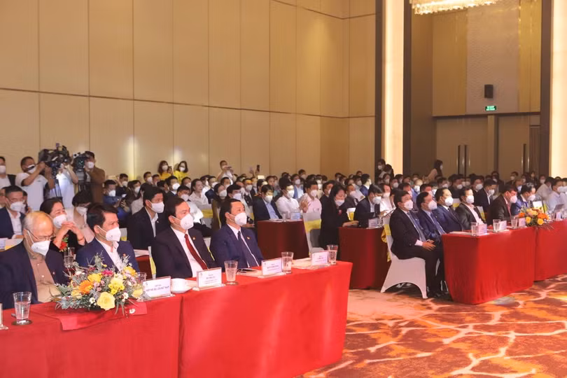 Các đại biểu dự lễ công bố biểu trưng du lịch Thanh Hóa
