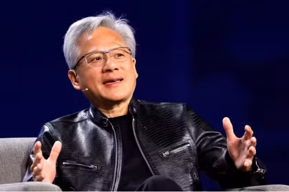 Jensen Huang, chủ tịch kiêm CEO của Nvidia, phát biểu tại CES 2026 ở Las Vegas. Ảnh: Nikkei Asia.