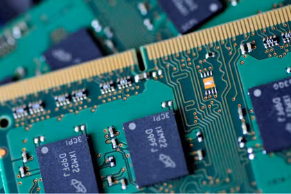 Chip nhớ dự kiến tiếp tục tăng thêm từ 40-50% ngay trong quý đầu năm nay. Ảnh: Reuters.