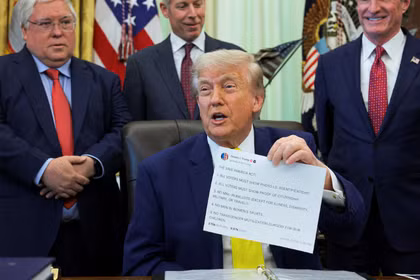 Bán quyền xem sớm bài đăng Truth Social: Chiêu kiếm tiền mới của ông Donald Trump