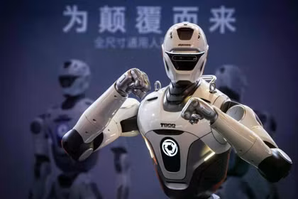 Một robot ở tư thế sẵn sàng chiến đấu trong triển lãm công nghệ Beyond Expo tại Macau. Ảnh: SCMP.