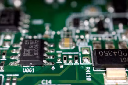 Tình trạng thiếu hụt khí Heli đang làm gián đoạn nguồn cung chip toàn cầu. Ảnh: Reuters.