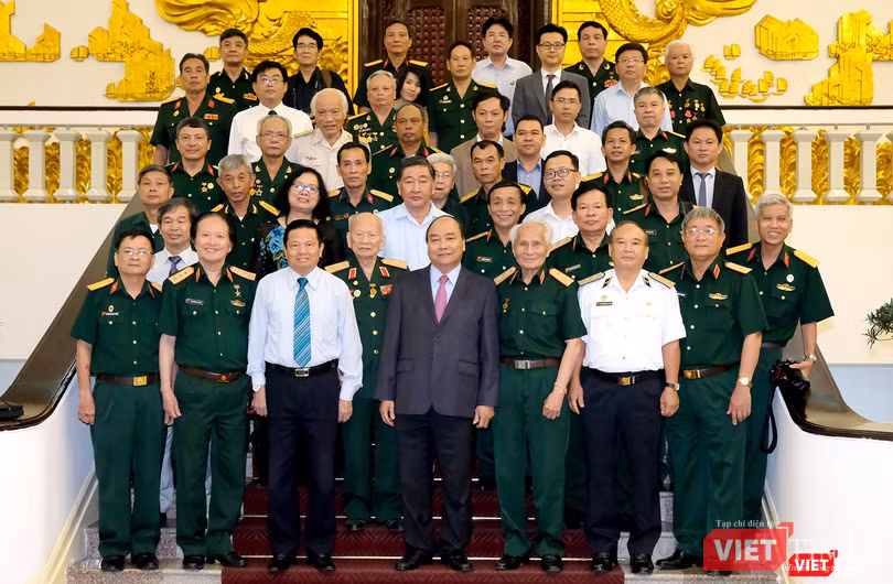 Thủ tướng cùng Ban chỉ đạo công trình sách "Ký ức người lính" Thủ tướng cùng Ban chỉ đạo công trình sách "Ký ức người lính"