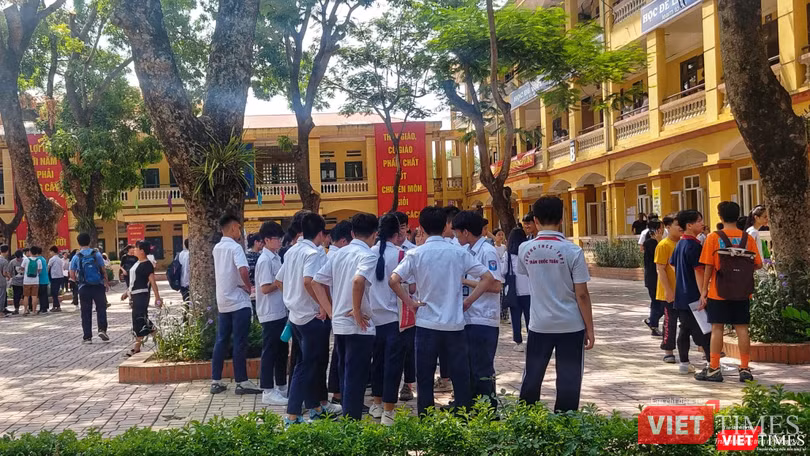 Không khí ngày làm thủ tục dự thi và phổ biến quy chế thi tuyển sinh vào lớp 10 tại điểm trường THCS Phú Diễn – Bắc Từ Liêm, Hà Nội. Không khí ngày làm thủ tục dự thi và phổ biến quy chế thi tuyển sinh vào lớp 10 tại điểm trường THCS Phú Diễn – Bắc Từ Liêm, Hà Nội.
