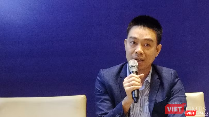 “Tiến đến AI là hành trình không dễ dàng, cần phải giải quyết những bài toán cụ thể, cải thiện trải nghiệm khách hàng, đồng thời đánh giá vai trò của AI trong doanh nghiệp trước khi đầu tư" - Ông Trần Quang Bình, chuyên gia cấp cao của VNG Cloud phát biểu. “Tiến đến AI là hành trình không dễ dàng, cần phải giải quyết những bài toán cụ thể, cải thiện trải nghiệm khách hàng, đồng thời đánh giá vai trò của AI trong doanh nghiệp trước khi đầu tư" - Ông Trần Quang Bình, chuyên gia cấp cao của VNG Cloud phát biểu.