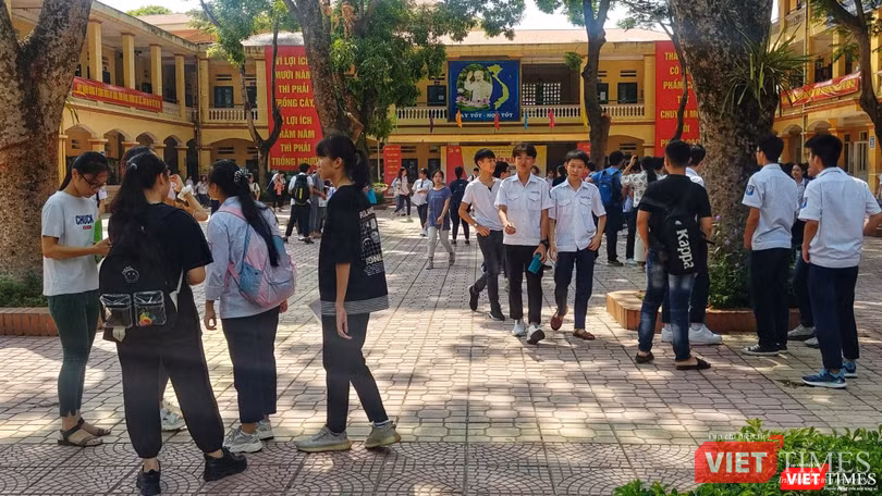 Không khí ngày làm thủ tục dự thi và phổ biến quy chế thi tuyển sinh vào lớp 10 tại điểm trường THCS Phú Diễn – Bắc Từ Liêm, Hà Nội. Không khí ngày làm thủ tục dự thi và phổ biến quy chế thi tuyển sinh vào lớp 10 tại điểm trường THCS Phú Diễn – Bắc Từ Liêm, Hà Nội.