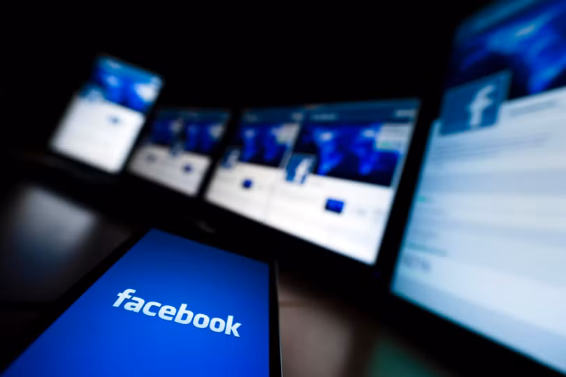 Câu chuyện về chiếc xe tải trắng “đáng ngờ” cho thấy thông tin sai lệch trên Facebook có thể ảnh hưởng tới thế giới thực như thế nào (Ảnh: The Sun) Câu chuyện về chiếc xe tải trắng “đáng ngờ” cho thấy thông tin sai lệch trên Facebook có thể ảnh hưởng tới thế giới thực như thế nào (Ảnh: The Sun)