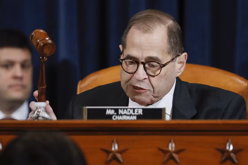 Chủ tịch Ủy ban Tư pháp Hạ viện Jerry Nadler tuyên bố thông qua 2 điều khoản luận tội Trump (Ảnh: Politico) Chủ tịch Ủy ban Tư pháp Hạ viện Jerry Nadler tuyên bố thông qua 2 điều khoản luận tội Trump (Ảnh: Politico)