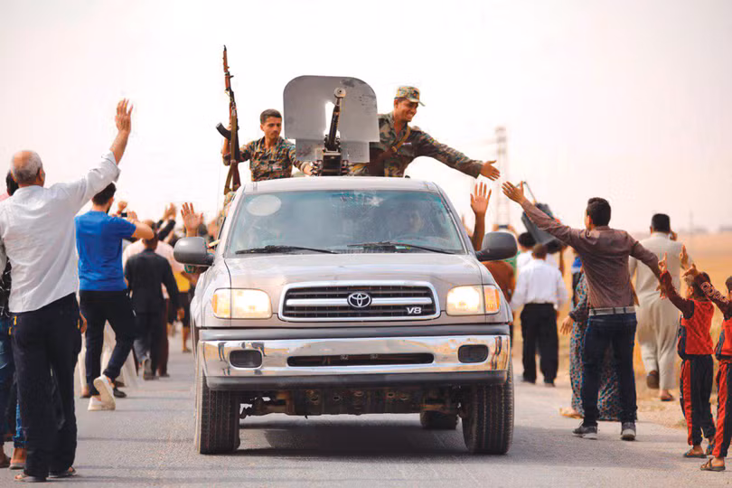 Lực lượng chính phủ Syria được chào đón ở Manbij (Ảnh: BBC) Lực lượng chính phủ Syria được chào đón ở Manbij (Ảnh: BBC)