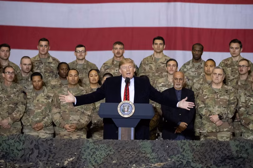 Ông Trump có bài phát biểu trước khi lên đường trở về Mỹ (Ảnh: NYTimes) Ông Trump có bài phát biểu trước khi lên đường trở về Mỹ (Ảnh: NYTimes)