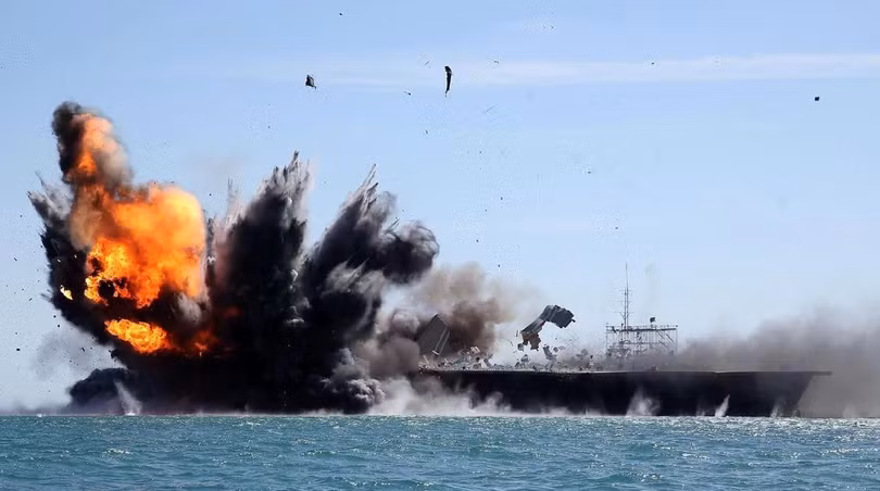 Hải quân Iran diệt hạm trong một cuộc tập trận (Ảnh: Getty) Hải quân Iran diệt hạm trong một cuộc tập trận (Ảnh: Getty)