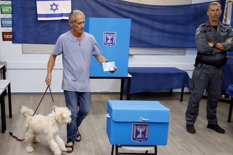 Người dân Israel đi bỏ phiếu trong ngày bầu cử hôm 17/9 (Ảnh: AP)
