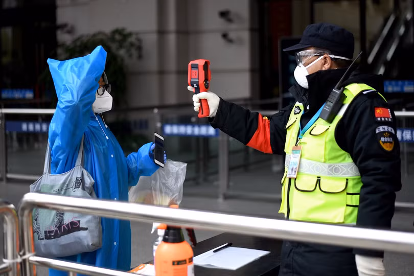 Nhiều nhà khoa học cho rằng WHO đã phớt lờ một số bằng chứng cho thấy virus corona lây qua không khí (Ảnh: The Statesman)