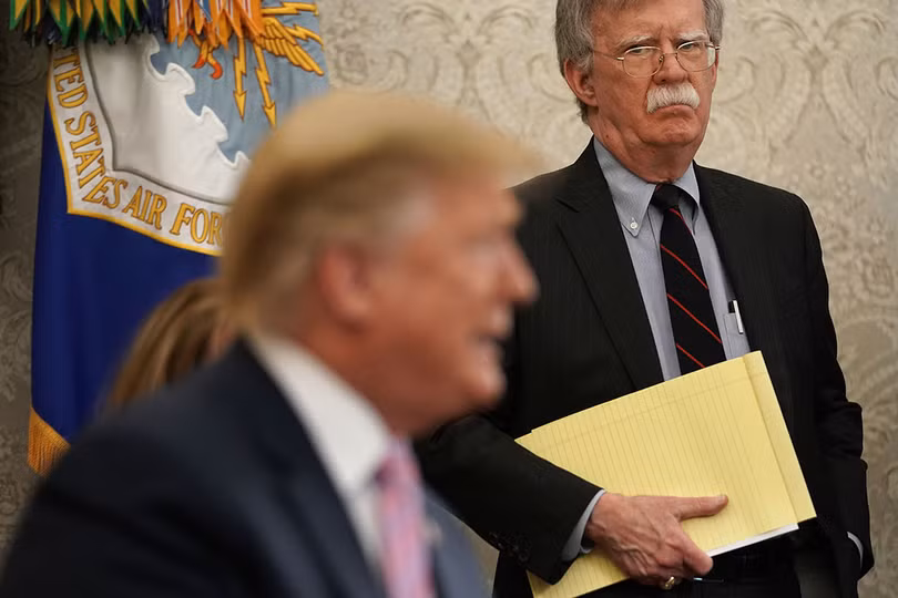 Trong lúc ông Trump muốn giảm thang căng thẳng với Iran, đội ngũ an ninh quốc gia của ông lại muốn điều ngược lại (Ảnh: Politico)