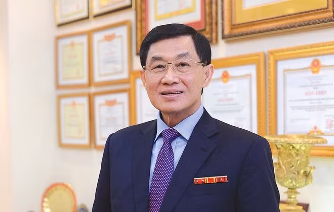 doanh-nhan-johnathan-hanh-nguyen-chu-tich-ippg-quyet-tam-pha-rao-voi-trung-tam-tai-chinh-quoc-te1728555430-892.jpg